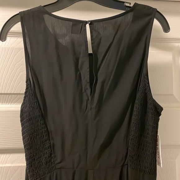 Old Navy simple black dress. New w/tags. Size medium. Light-weight. Knee-length - Picture 3 of 6